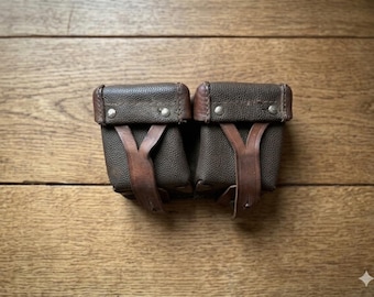 Porta munizioni militare vintage in pelle martellata marrone, porta cartucce anticato effetto invecchiato, equipaggiamento da campo usurato dalla battaglia, doppio scomparto per munizioni