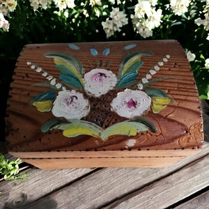 Vintage wooden small Hand painted box with lid and flower motif, rings N things, earring holder, eyelashes box, mini jewelry box, lash box