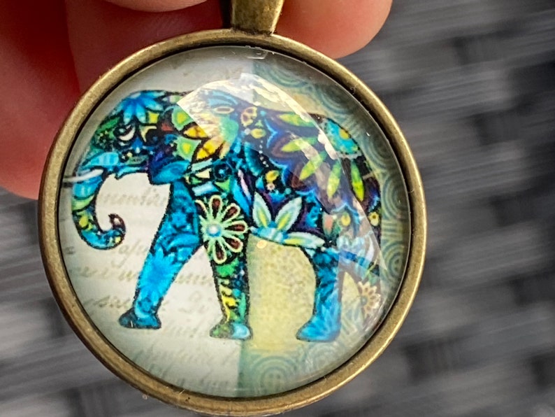 Elephant pendant and chain