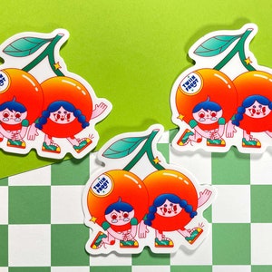 Puede incluir: Tres dise&ntilde;os de pegatinas con un par de cerezas de dibujos animados con piernas y brazos. Cada cereza tiene una cara sonriente y lleva zapatos. Las cerezas se toman de la mano y tienen un tallo y hojas verdes. El texto "Twin Fruit" est&aacute; en cada pegatina.
