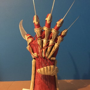 Freddy new nightmare silicone plastic bone claw with display stand
