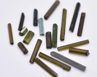 Lotto di tormaline verdi da 15 ct - Bastoncini di tormalina - Cristalli di tormalina verde grezza - Pietre preziose sciolte - Pietre preziose di tormalina grezza - Afghanistan