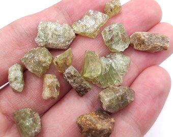 グリーンアパタイト【APATITE/燐灰石】カナダ トリーヒル 21g カナダ、オンタリオ州トリーヒル産グリーンアパタイト結晶、原石