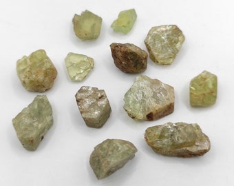 カナダ、オンタリオ州トリーヒル産グリーンアパタイト結晶、原石