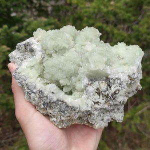 1.42kg XL Prehnit Kristall - natürlicher grüner Prehnit aus Imilchil, Marokko - Grüne Prehnit Mineralprobe - grober kristallisierter Prehnit