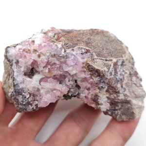 232 g de calcite de cobalt dans une matrice - Calcite de cobalt rose de Bou Azzer, Maroc - Cristal de salrose - Spécimen minéral de cobalt