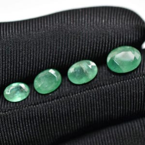 5.60ct (4 Stück) Facettierte Smaragde aus Sambia - Smaragd Edelsteine geölt - Natürliche Grüne Smaragd Edelsteine - Oval facettiert - Smaragd Edelstein im Ovalschliff