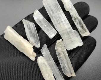 35 g (8 stuks) kunzietkristal Lot - natuurlijke ruwe kunziet - lichtroze en lichtgroene kunzietkristallen - ruwe kunzite-edelstenen - Afghanistan