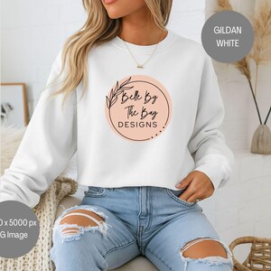 Weißes Sweatshirt Mockup, Gildan 18000 Weißes Mockup, Gildan Weißes Sweatshirt Mockup, Sweatshirt Mockup, Weißes Gildan 18000 Sweatshirt Mockup