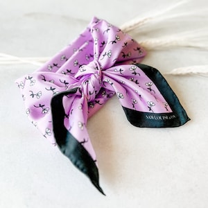 Foulard en soie à fleurs violettes (Bandana en soie du mûrier), foulard pour cheveux en soie ou foulard de sac, foulard girly pour femme, cadeau tendance pour elle