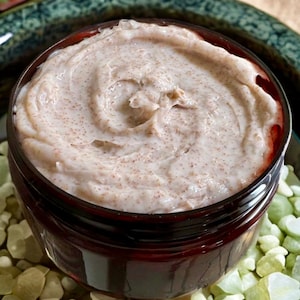 Manuka Honey Facial Scrub: Natural Exfoliating Walnut Scrub