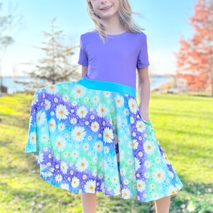 Vestido floral color block morado y azul, Pascua, tonos pastel, bolsillos, vuelo, degradado, para niñas, bebés, niños, primavera