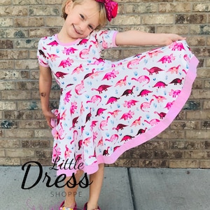Robe torsadée rose dinosaure, robe pour tout-petit, imprimé animal, Dino, rose, jupe torsadée, cercle complet, robe pour enfants, doux comme du beurre