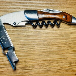 Le SERVEUR (BROWN)