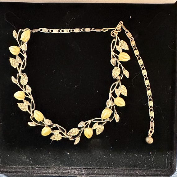 11 W 30 ST INC Vintage necklace Goldtone crystals