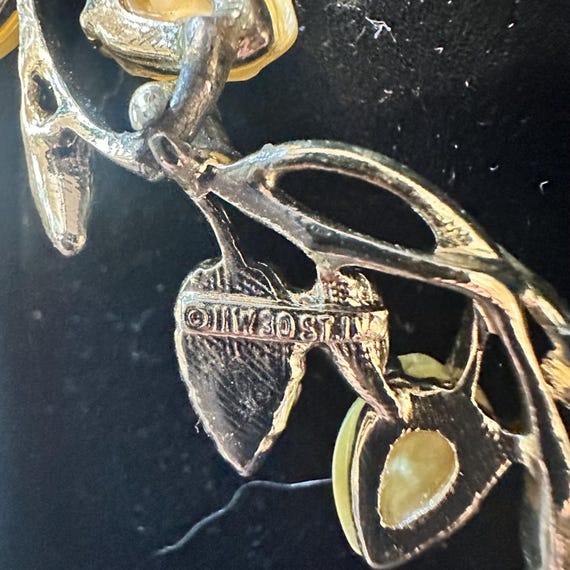 11 W 30 ST INC Vintage necklace Goldtone crystals View 2