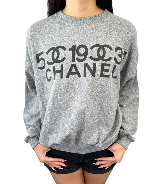 CHANEL Vintage 90s CC Logo Sweatshirt Pullover Long Sleeve Gray