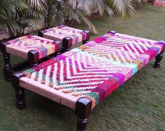 Juego de taburetes Charpai coloridos, juego de cama Charpai de colores vibrantes con taburetes, cama tejida a mano, khat (cuna) tradicional indio, Charpai hecho a mano con múltiples cuerdas
