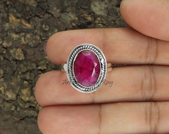 Anello in argento sterling 925 con rubino grezzo: pietra preziosa ovale