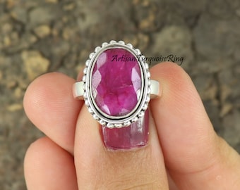 Anello con rubino grezzo: pietra preziosa ovale, argento sterling 925, cristallo curativo