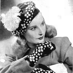Könnte beinhalten: Schwarz-weißes Fair Isle Strickmütze mit weißem Bommel und passenden Fäustlingen. Das Muster ist ein einfaches Schachbrett mit weißen Quadraten auf schwarzem Hintergrund. Das Strickmuster heißt "Bestway 1770 3d".