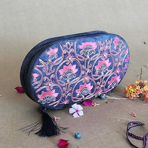 Pochette traditionnelle brodée à la main | Sac coloré en satin pour mariage | Plusieurs emplacements pour cartes | Multicolore