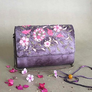 Sac à bandoulière traditionnel brodé à la main | Sac coloré en satin pour | de mariage Plusieurs emplacements pour cartes | Sac à bandoulière avec sangle métallique