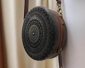 Handmade round shape wood and leather with zipper bag, Round crossbody bag, Retro shoulder bag, Leather strap wooden bag, Vintage wooden bag