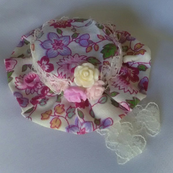 Broche chapeau textile fleuri mariage