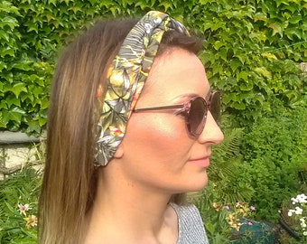 Crossed headband with tropical patterns