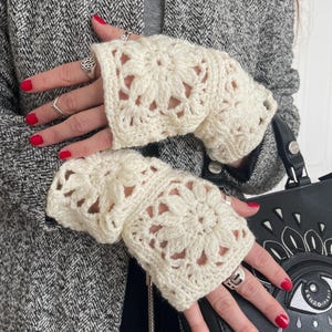 Lace Granny Square Mittens Crochet Pattern – PDF Tutorial, English & Spanish, DIY Winter Gloves, Intermediate Level