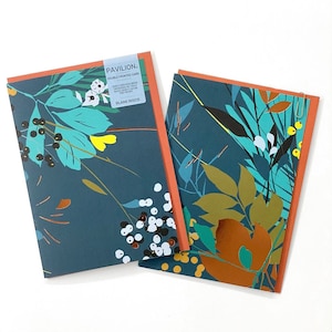 Pavillon - kimono « Double Fronted » bleu - carte de voeux - carte de fleurs - coloré - coloré - botanique - floral - papier d'aluminium