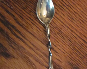 a Sterling Silver York Beach ME Commemorative Souvenir Spoon, 7 grams