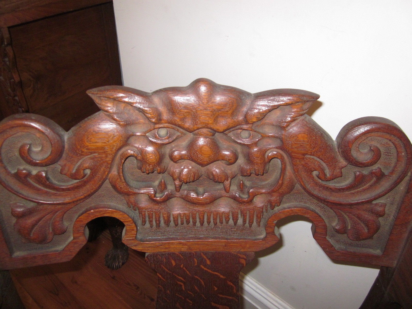 1 Victorian Oak Green Man Throne Chair, Excellent Condition Old Patina