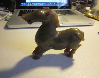 1 精巧な中国産ダークグリーンネフライト [S.G.=3.00] 馬の像 - Etsy 日本