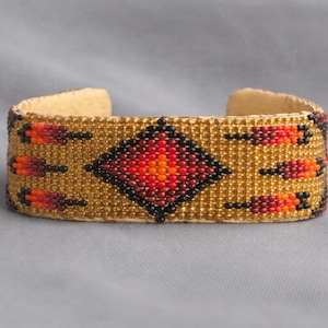 Vintage Loom Beaded Seed Bead Cuff Bracelet – Southwestern Thunderbird Diamond Pattern – 1970s Boho Jewelry