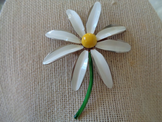 Daisy Flower Enamel Pin Brooch Mid Century Modern… - image 1