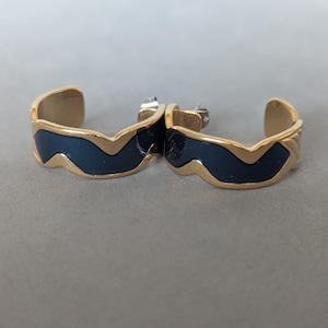 Vintage Gold Tone Navy Enamel Wave Hoop Earrings, Modernist Ribbon Design