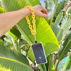 Cadena de eslabones de correa de teléfono de muñeca amarilla con accesorios dorados o plateados - Incluye parche conector universal - Soporte de teléfono para muñeca