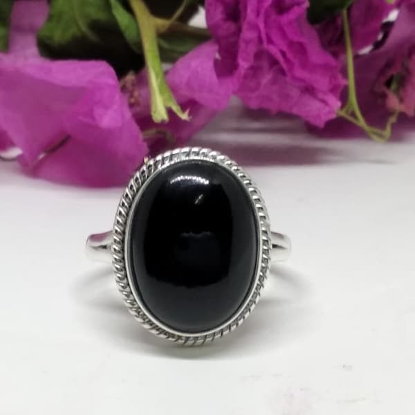 Mystischer schwarzer Jade Ring, Sterling Silber Schmuck, ovaler Edelstein, schwarzer Farbstein, Designer Ring, Split Band Ring, dunkel und verführerisch