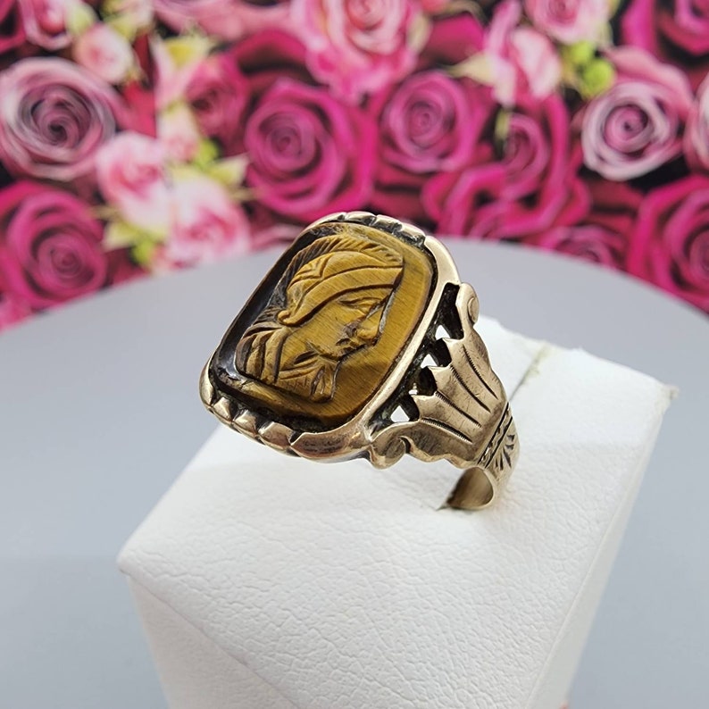 Vintage 9k yellow gold Hand Carved Tiger Cameo ring with handcrafted scroll design 4.6 grams .61.45 size 9 image 2