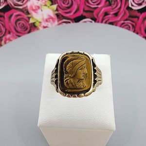 Vintage 9k yellow gold Hand Carved Tiger Cameo ring with handcrafted scroll design 4.6 grams .61.45 size 9 image 1