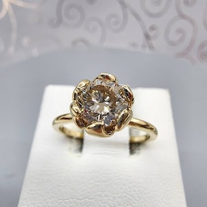 UNIQUE Ring!! Tulip Style 14k yellow gold 1.04ctw Billant Cut diamond ring.SI-1/M base brilliant cut diamonds 0.01ctw 3.4 grams, size 6.5