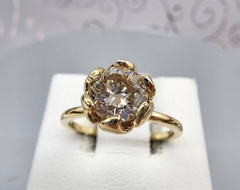 UNIQUE Ring!! Tulip Style 14k yellow gold 1.04ctw Billant Cut diamond ring.SI-1/M base brilliant cut diamonds 0.01ctw 3.4 grams, size 6.5