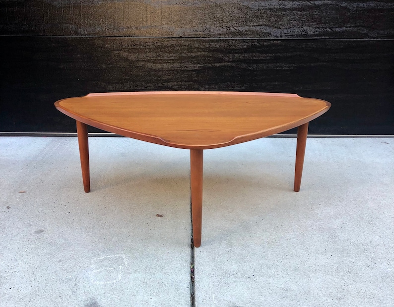 Vintage Danish Modern Solid Teak Triangular Coffee Table by Aakjaer Jorgensen No.55 for Mobelintarsia Made in Denmark Bild 2