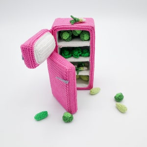 Patrón de ganchillo en PDF - Patrón de ganchillo - Casa de muñecas a escala 1:18 - Frigorífico, congelador y verduras