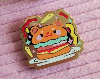 Pin de esmalte de hamburguesa de oso enojado - Cosmic Buns Art