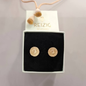 14k yellow gold stud earrings, poppy capsule, poppy stamp