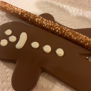 Chocolate gingerbread man with pretzel 6&quot; tall