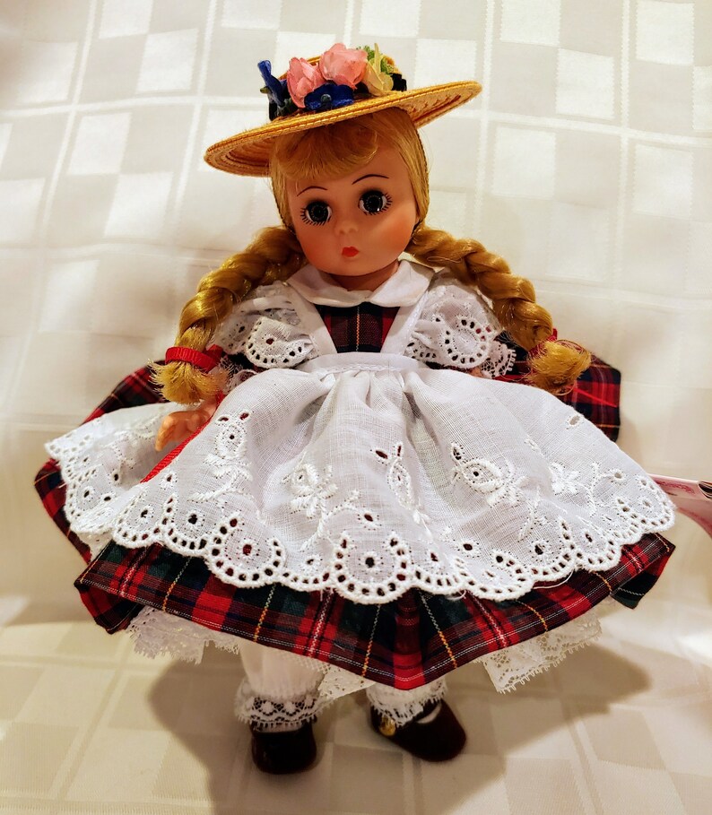 madame alexander miniature showcase